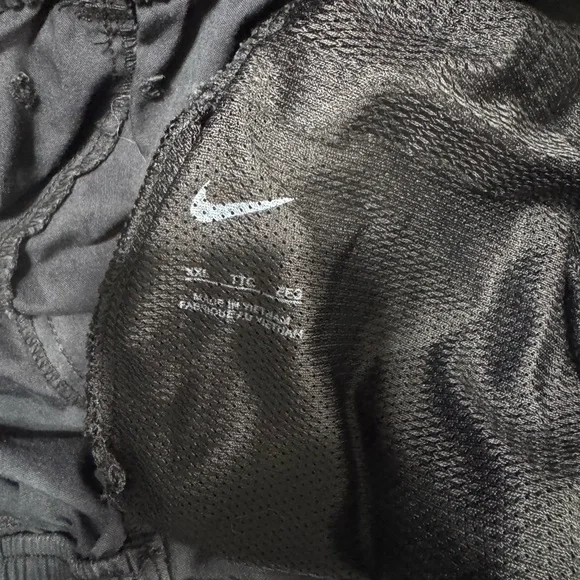 Nike Men's Black Shorts - Picture 6 of 8